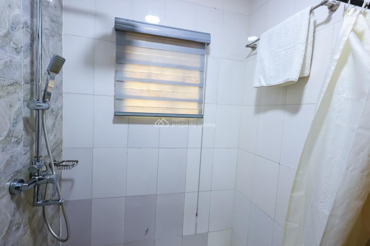 a 2 Bedroom Flat, Magodo Phase 2 Gra, Shangisha, Magodo, Lagos, Flat / Apartment Short Let