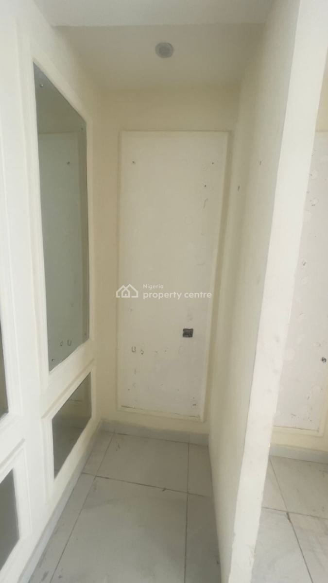 Spacious 250sqm + 60sqm Penthouse Commercial Space on The Upper Floor, Lekki Phase 1, Lekki, Lagos, Commercial Property for Rent