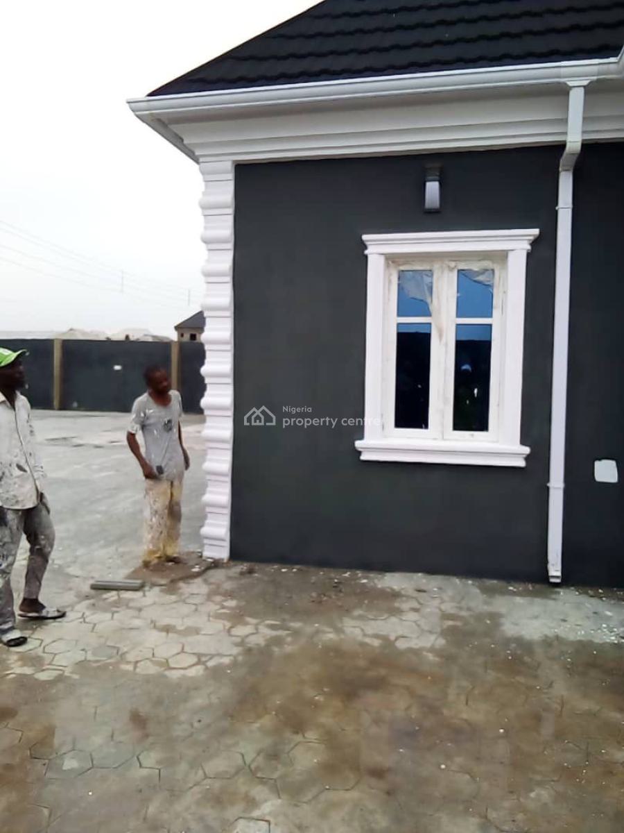 5 Bedroom Bungalow with 5 Bathroom on a Full Plot of Land, Gberigbe By Cpi Bus Stop, Ikorodu, Lagos, Detached Bungalow for Sale
