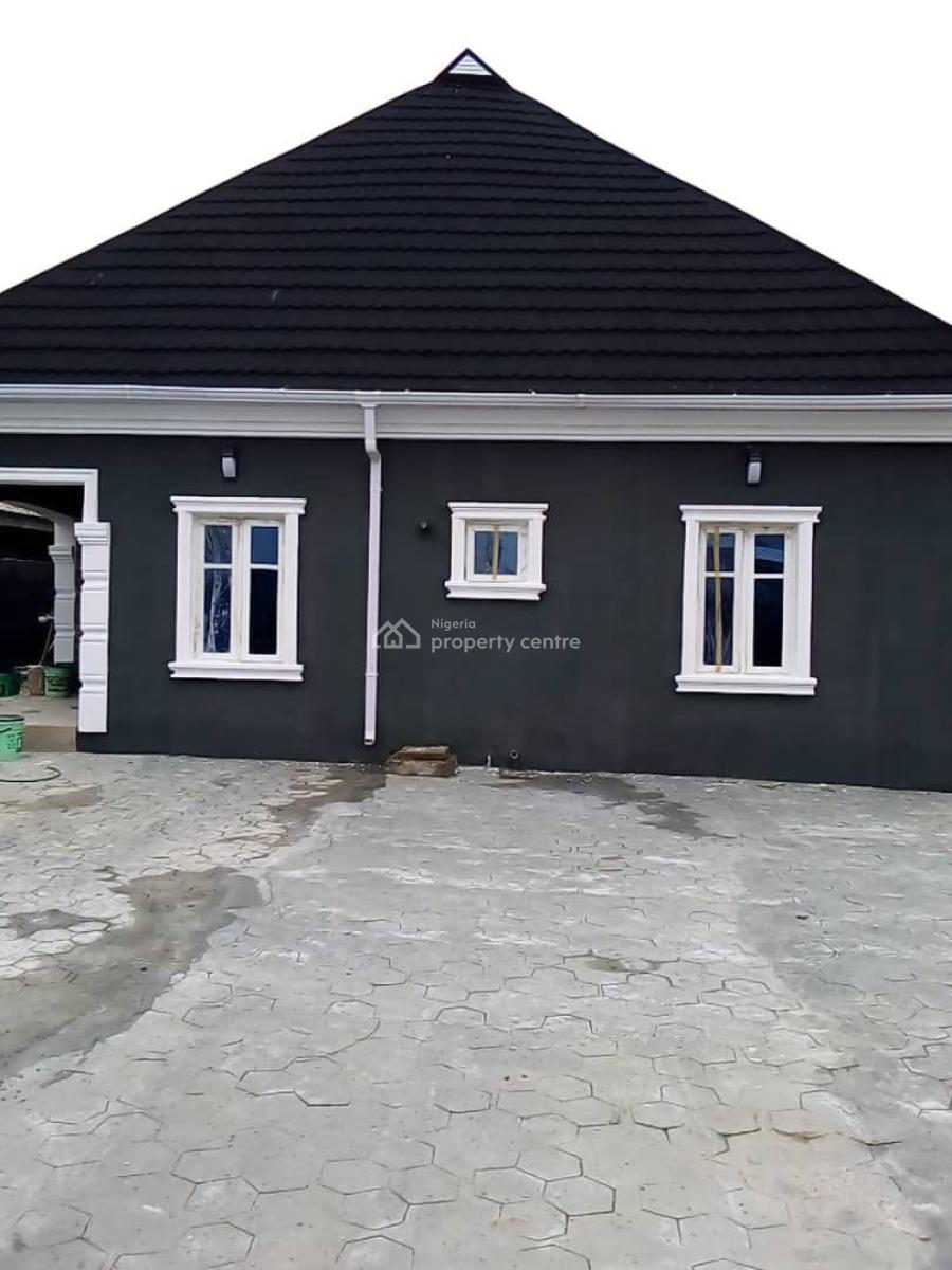 5 Bedroom Bungalow with 5 Bathroom on a Full Plot of Land, Gberigbe By Cpi Bus Stop, Ikorodu, Lagos, Detached Bungalow for Sale