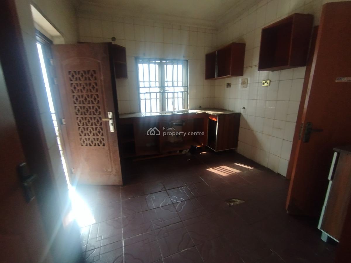 Spacious 3 Bedroom Apartment Upstairs, Off Hakeem Dickson Road, Lekki Phase 1, Lekki, Lagos, Flat / Apartment for Rent