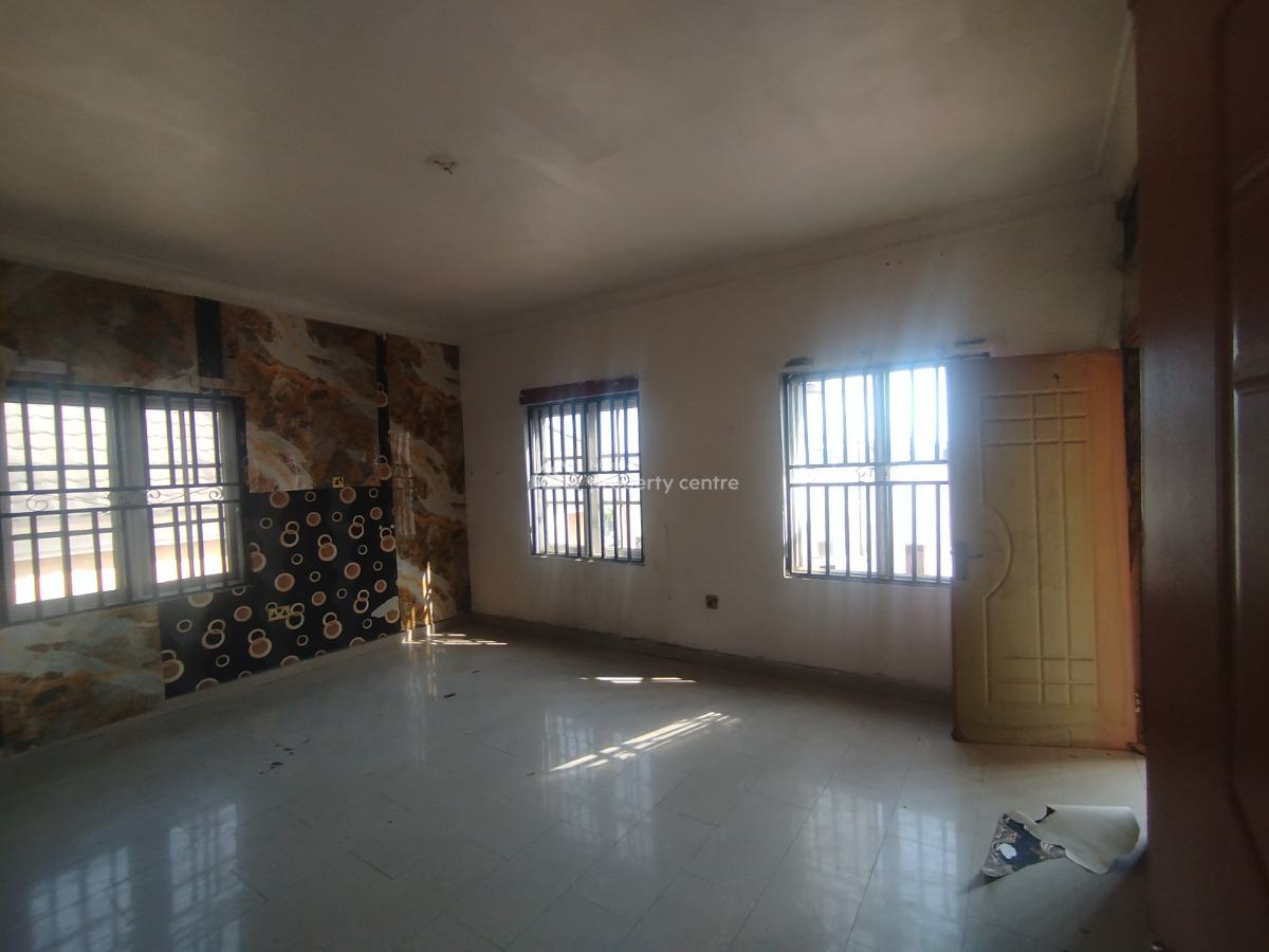 Spacious 3 Bedroom Apartment Upstairs, Off Hakeem Dickson Road, Lekki Phase 1, Lekki, Lagos, Flat / Apartment for Rent