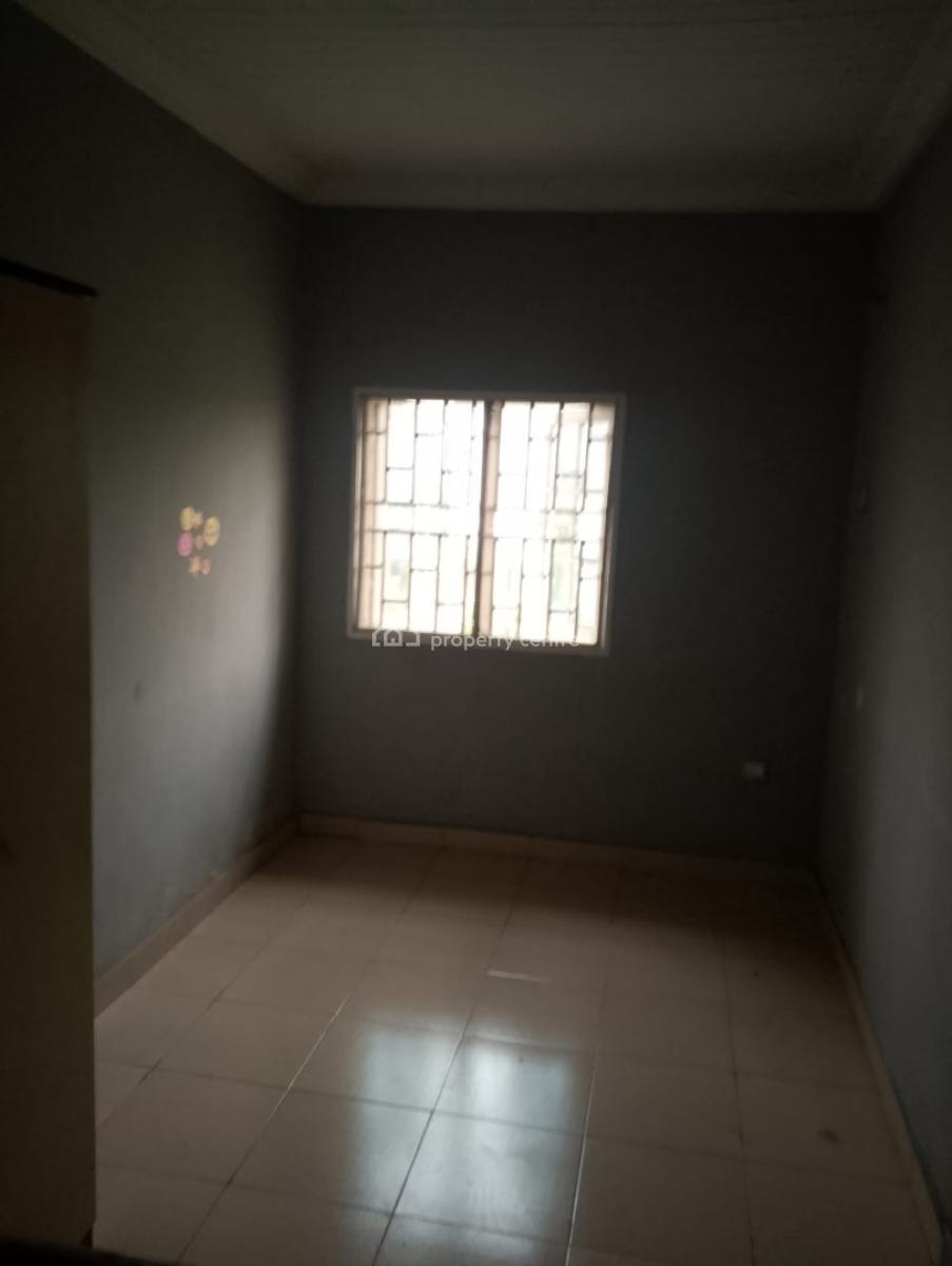 Well Maintained 2 Bedroom Flat, Gbagada, Lagos, Flat / Apartment for Rent