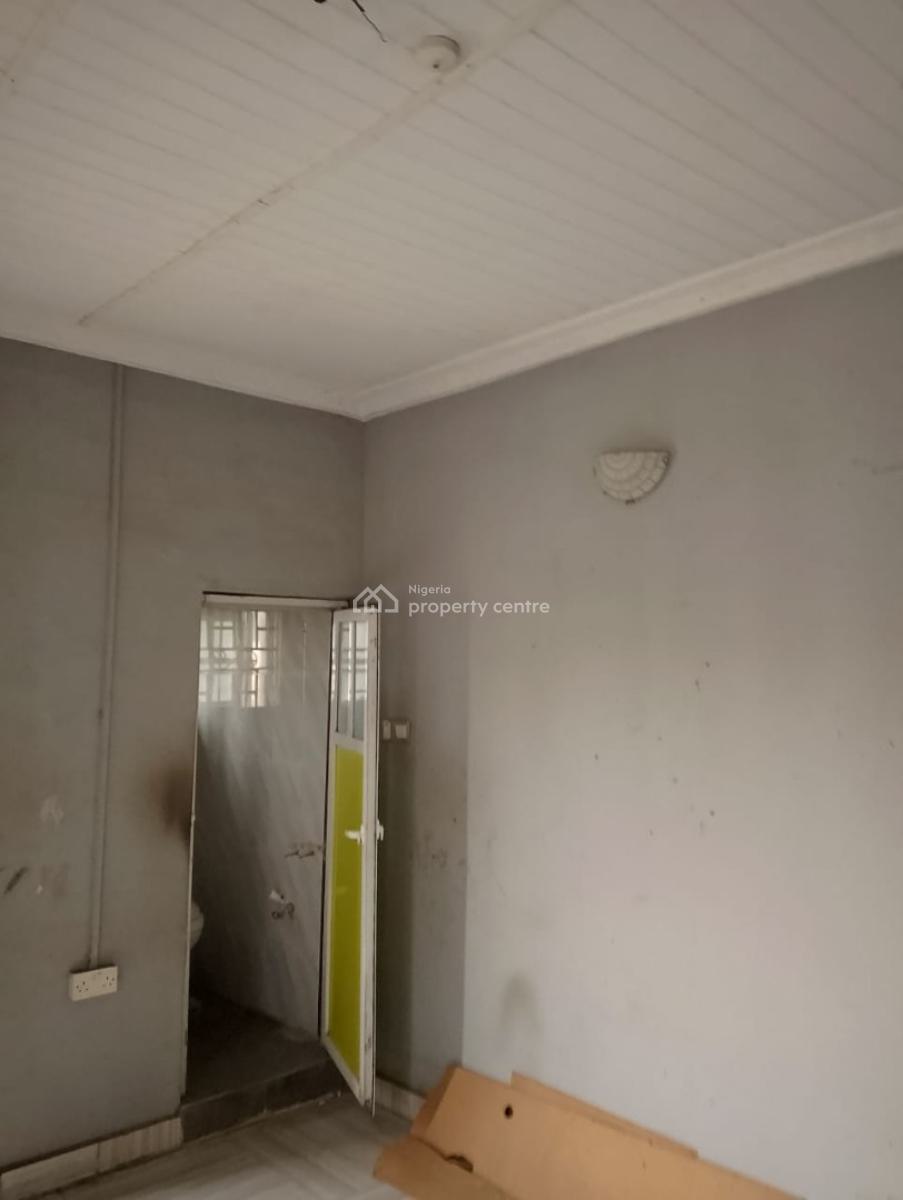 Well Maintained 2 Bedroom Flat, Gbagada, Lagos, Flat / Apartment for Rent