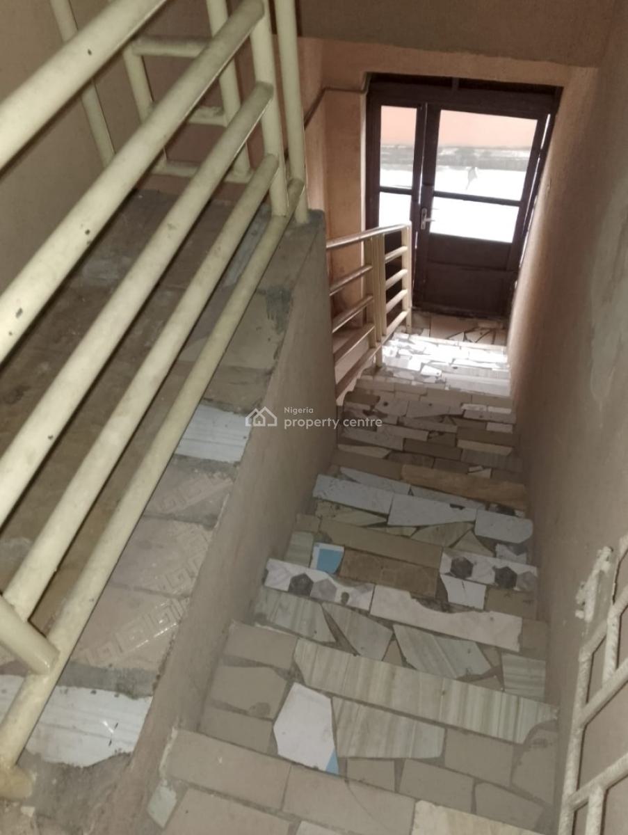 Well Maintained 2 Bedroom Flat, Gbagada, Lagos, Flat / Apartment for Rent