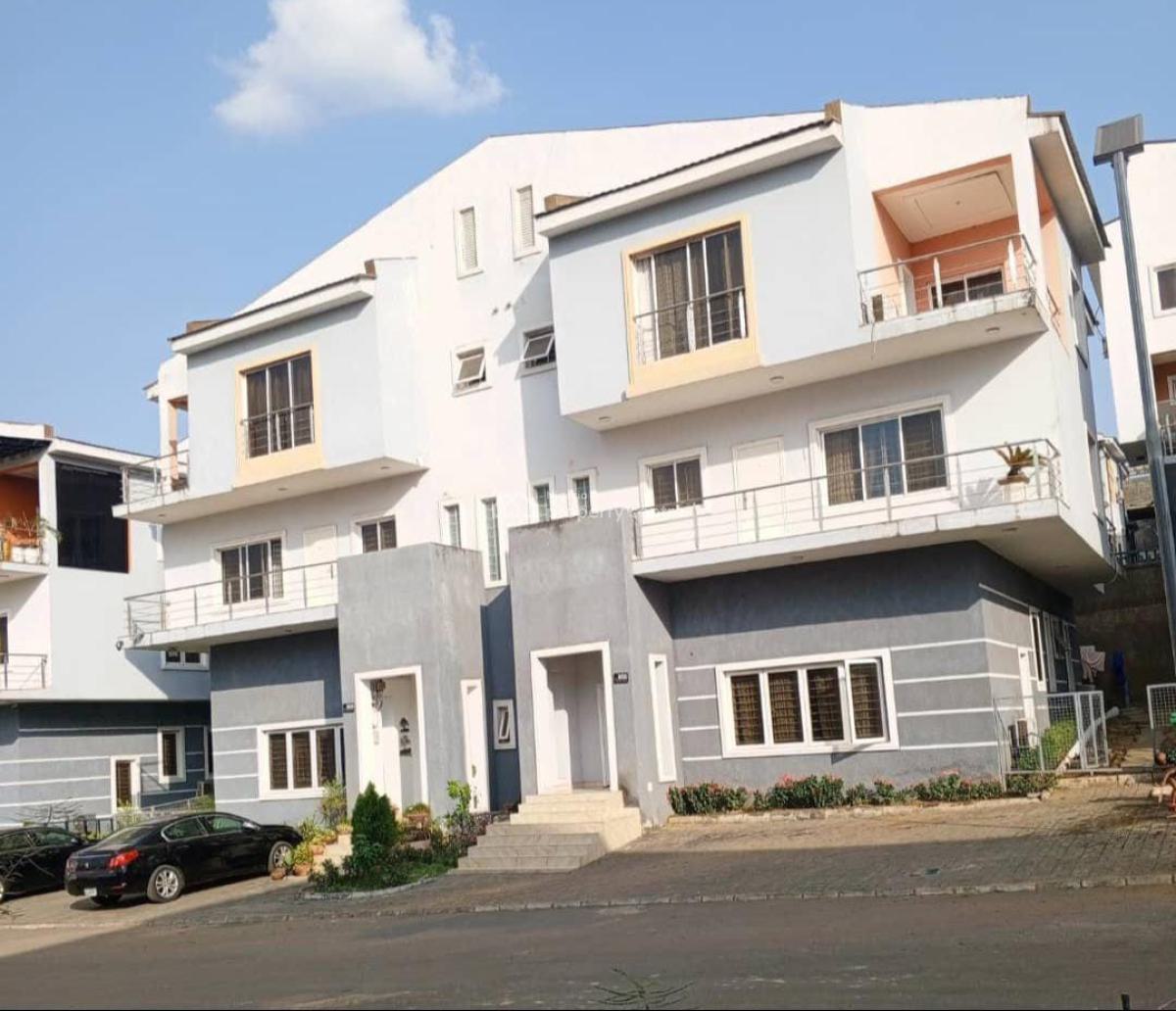 Distress 4 Bedroom Duplex with 2 Rooms Bq, Maitama District, Abuja, Semi-detached Duplex for Sale