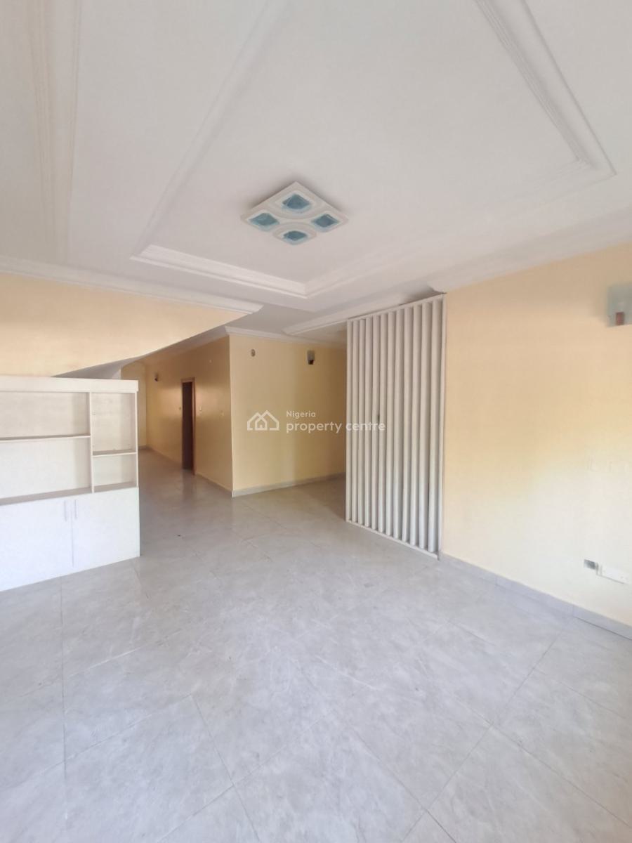 Well Built 3 Bedroom Terrace with Bq, Pool & Gym, Lekki Phase 1, Lekki, Lagos, Terraced Duplex for Rent
