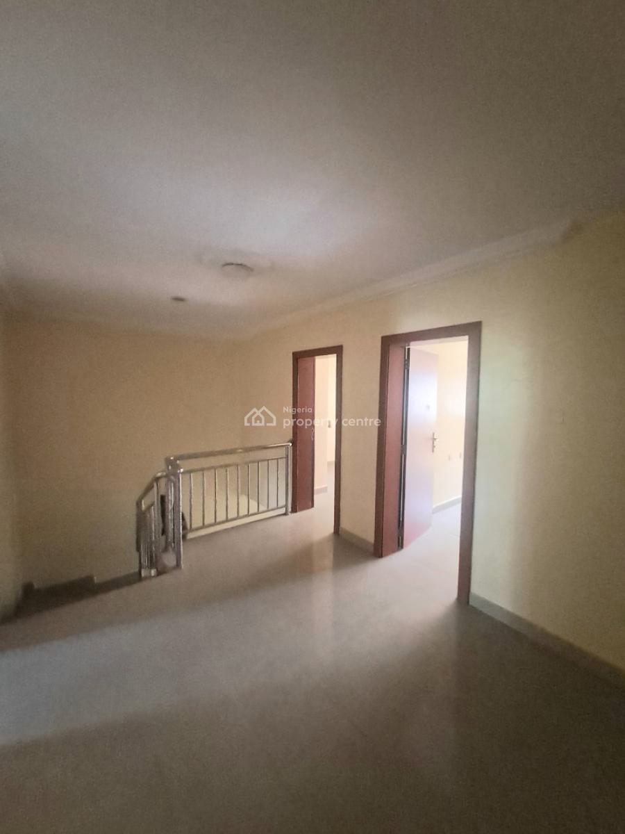 Well Built 3 Bedroom Terrace with Bq, Pool & Gym, Lekki Phase 1, Lekki, Lagos, Terraced Duplex for Rent