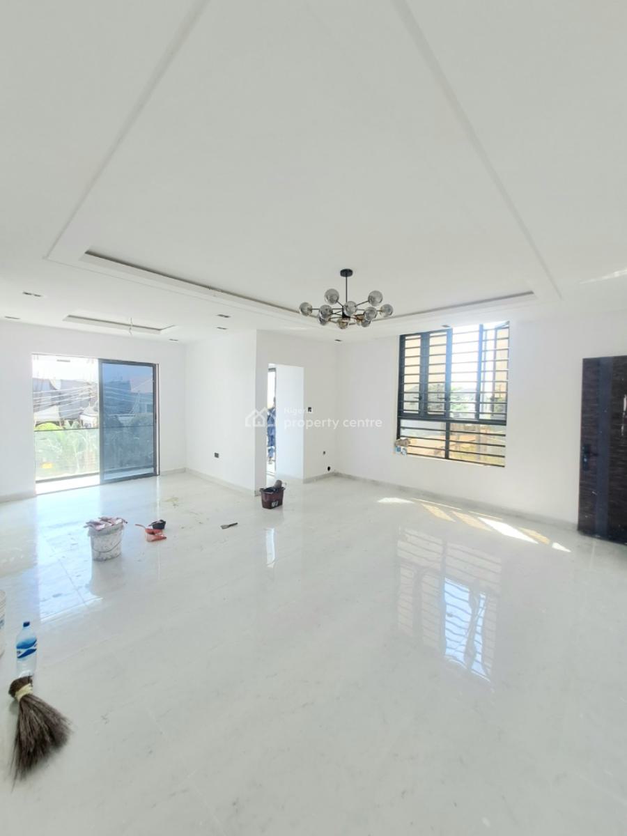 Well Built 3 Bedroom Apartmet, Lekki Phase 1, Lekki, Lagos, Flat / Apartment for Rent