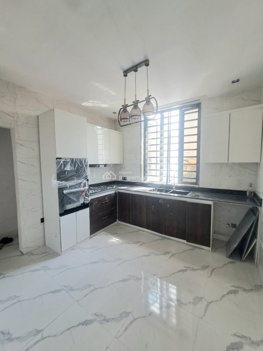 Well Built 3 Bedroom Apartmet, Lekki Phase 1, Lekki, Lagos, Flat / Apartment for Rent