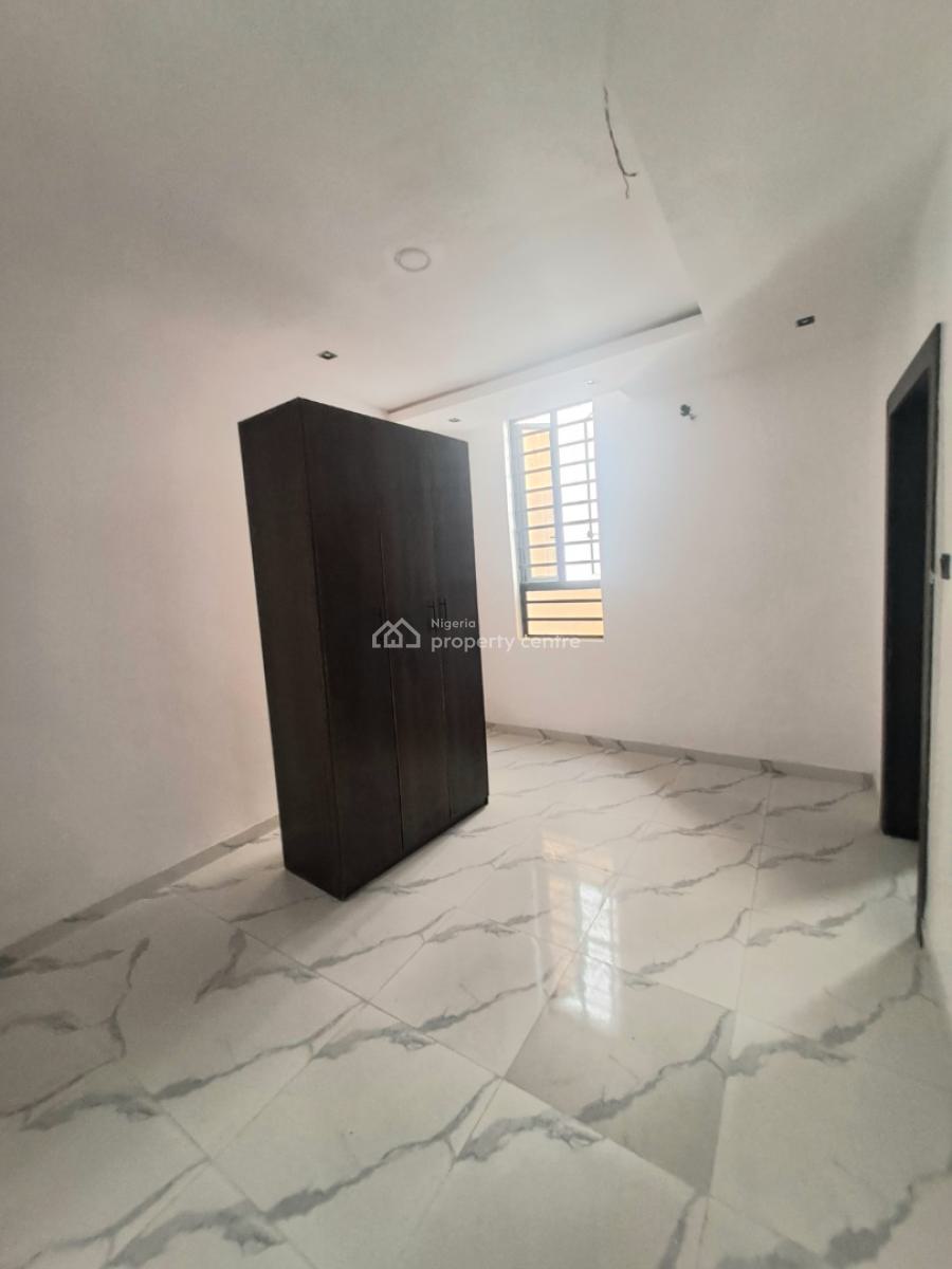 Well Built 3 Bedroom Apartmet, Lekki Phase 1, Lekki, Lagos, Flat / Apartment for Rent
