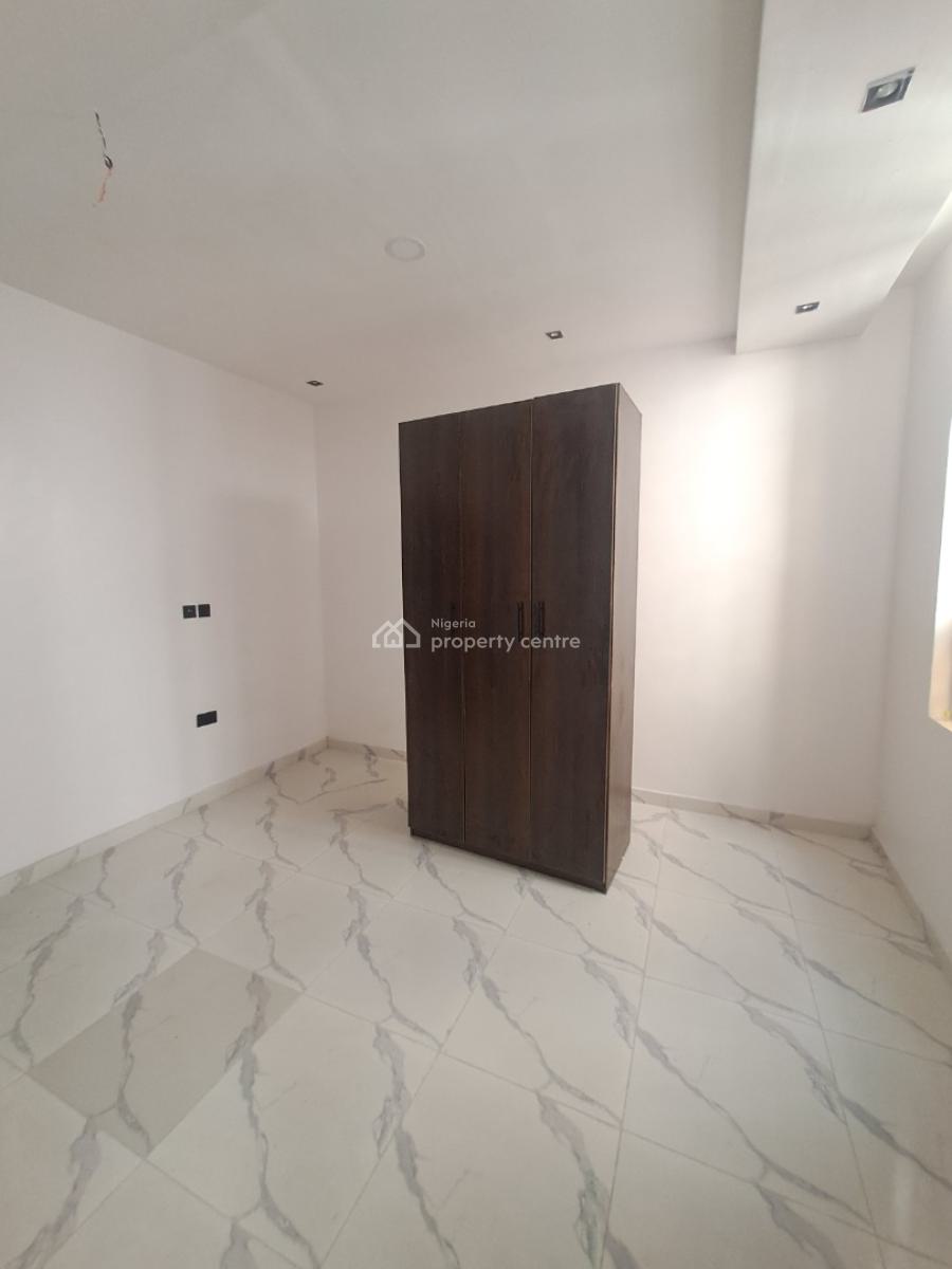 Well Built 3 Bedroom Apartmet, Lekki Phase 1, Lekki, Lagos, Flat / Apartment for Rent