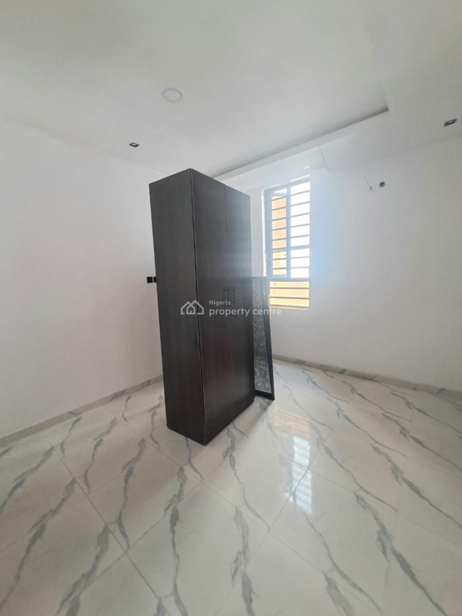 Well Built 3 Bedroom Apartmet, Lekki Phase 1, Lekki, Lagos, Flat / Apartment for Rent