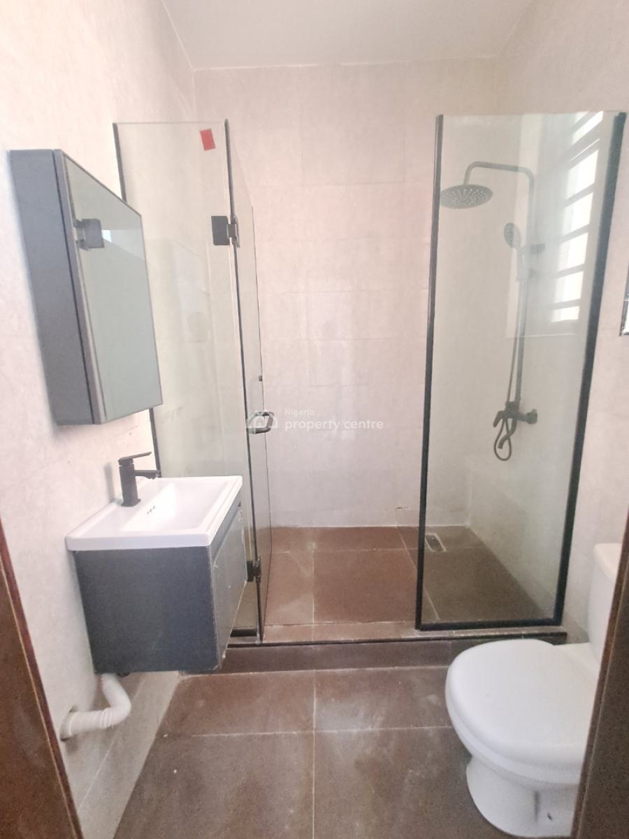 Well Built 3 Bedroom Apartmet, Lekki Phase 1, Lekki, Lagos, Flat / Apartment for Rent