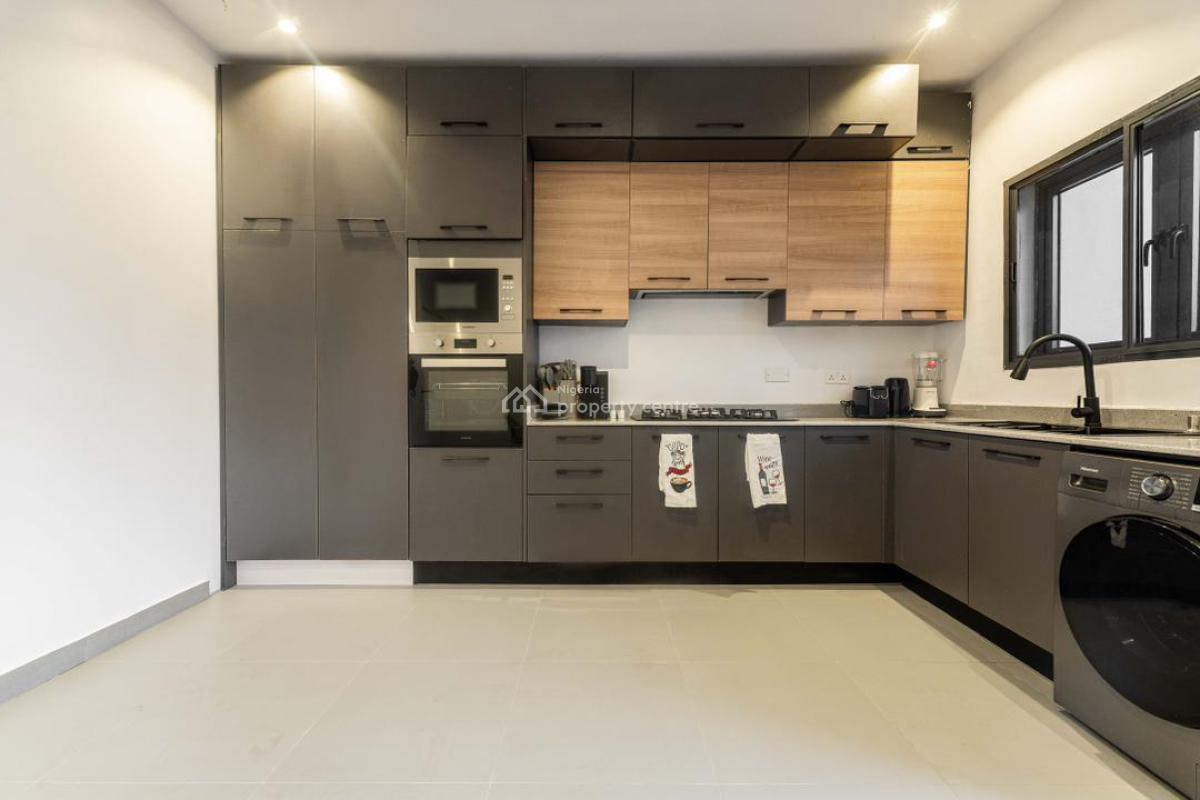 Beautiful 2 Bedroom Apartment, Lekki Phase 1, Lekki, Lagos, Flat / Apartment Short Let