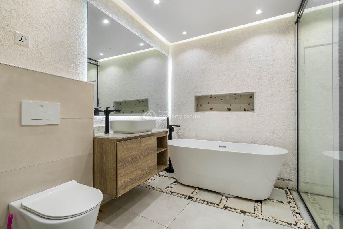 Beautiful 3 Bedroom Apartment, Lekki Phase 1, Lekki, Lagos, Flat / Apartment Short Let