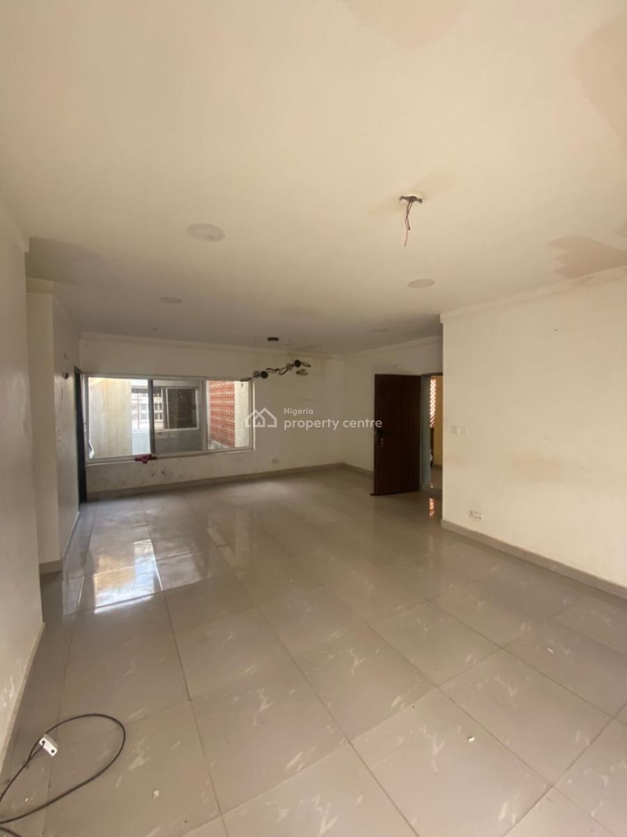 Lovely 3 Bedroom Apartment Upstairs with Steady Electricity, Orchid Road Lekki Lagos, Lekki, Lagos, Flat / Apartment for Rent
