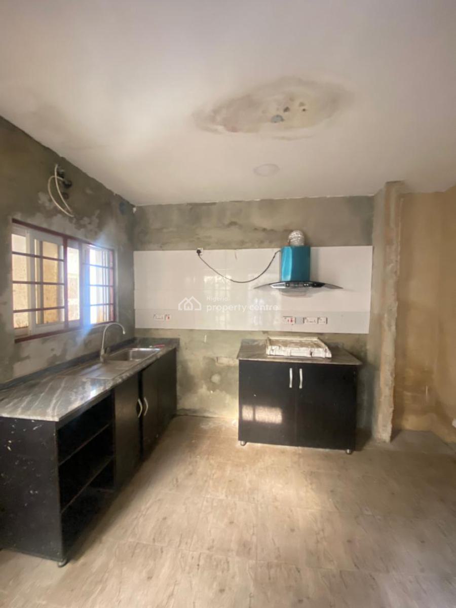 Spacious 3 Bedroom Apartment Upstairs with Steady Electricity, Orchid Road Lekki Lagos, Lekki, Lagos, Flat / Apartment for Rent