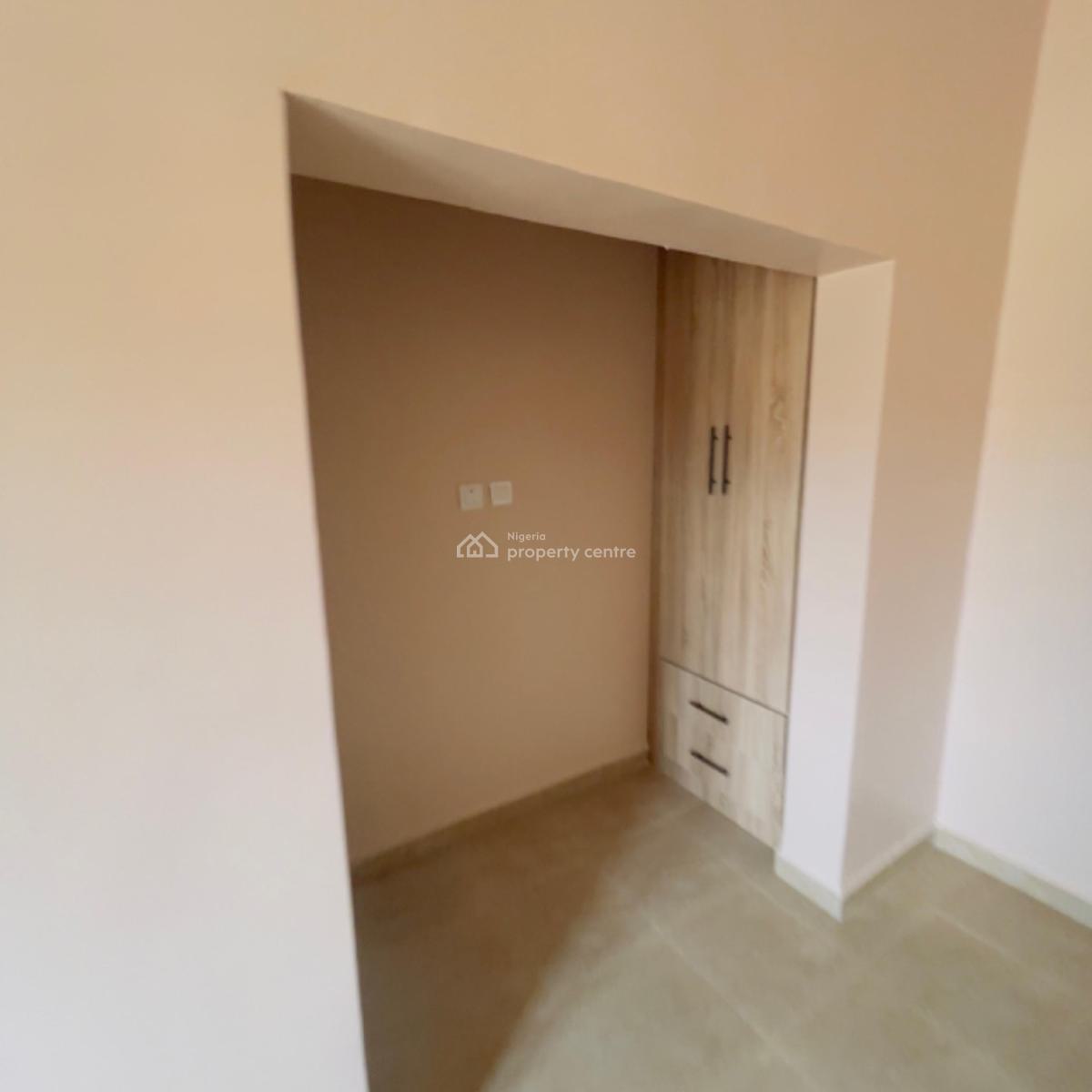 Renovated 3 Bedrooms Apartment, Main, Gwarinpa, Abuja, Flat / Apartment for Rent