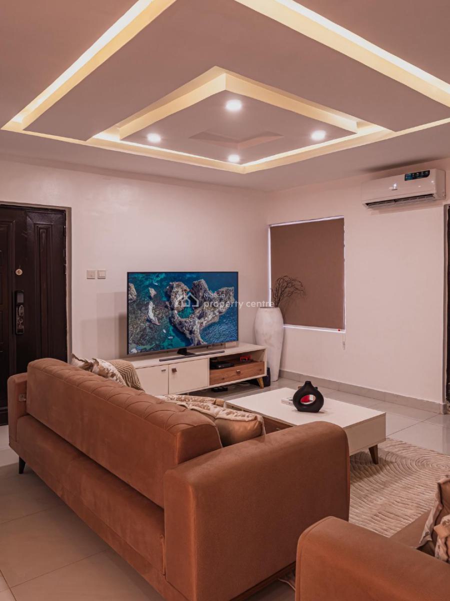 Beautiful 2 Bedrooms with Playground & Bathtub, 6, Emmanuel Folorunsho Street, Badore Road, Badore, Ajah, Lagos, Flat / Apartment Short Let