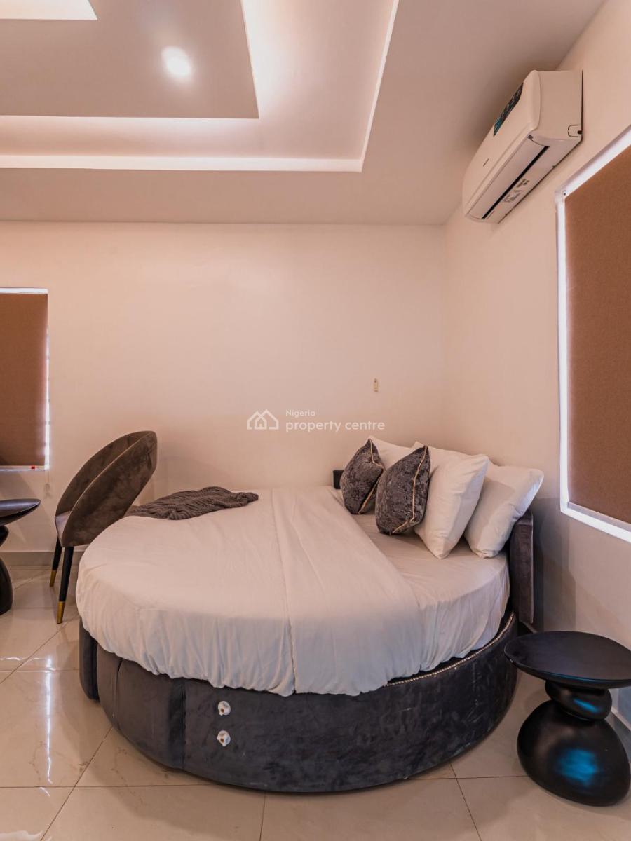 Beautiful 2 Bedrooms with Playground & Bathtub, 6, Emmanuel Folorunsho Street, Badore Road, Badore, Ajah, Lagos, Flat / Apartment Short Let