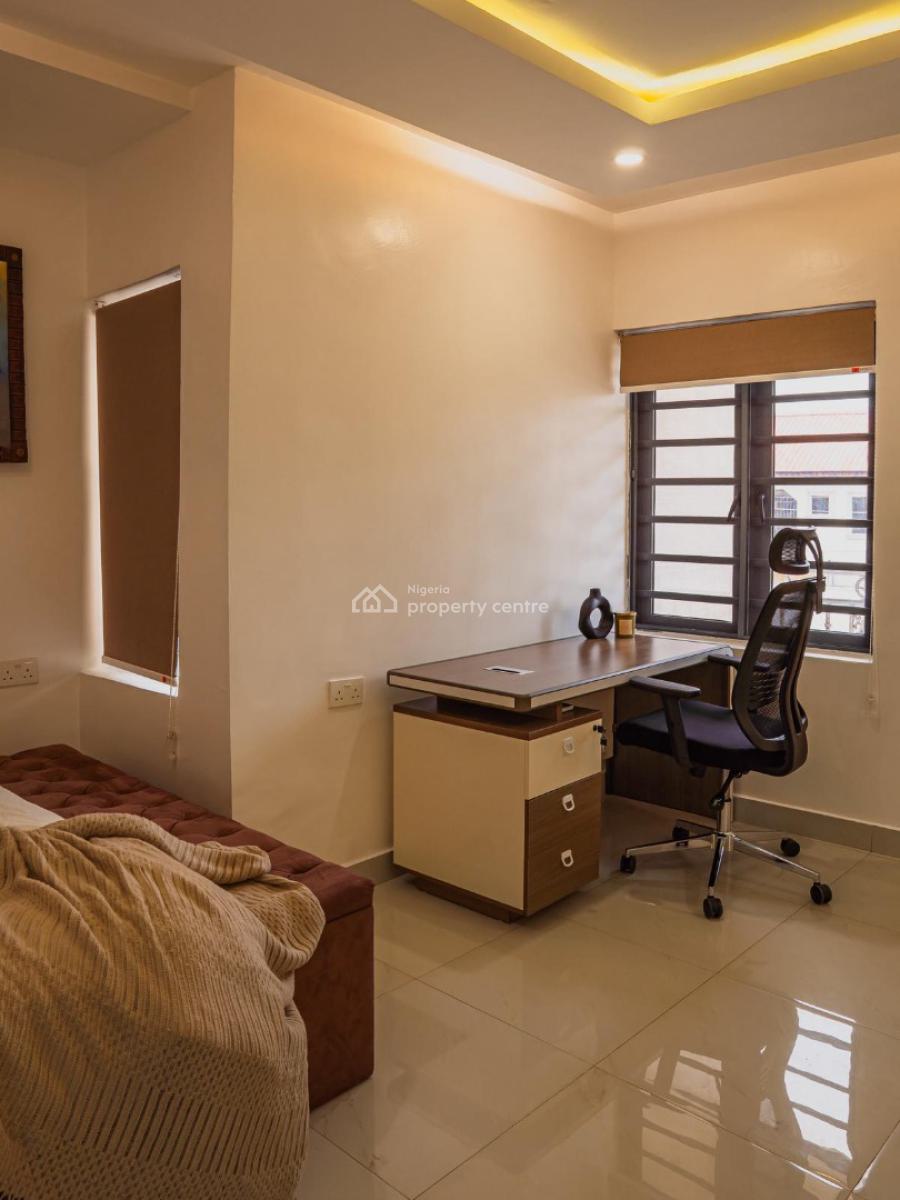 Beautiful 2 Bedrooms with Playground & Bathtub, 6, Emmanuel Folorunsho Street, Badore Road, Badore, Ajah, Lagos, Flat / Apartment Short Let