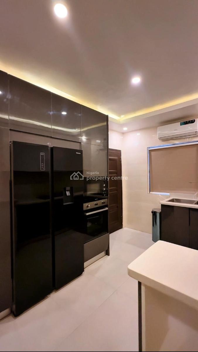 Beautiful 2 Bedrooms with Playground & Bathtub, 6, Emmanuel Folorunsho Street, Badore Road, Badore, Ajah, Lagos, Flat / Apartment Short Let