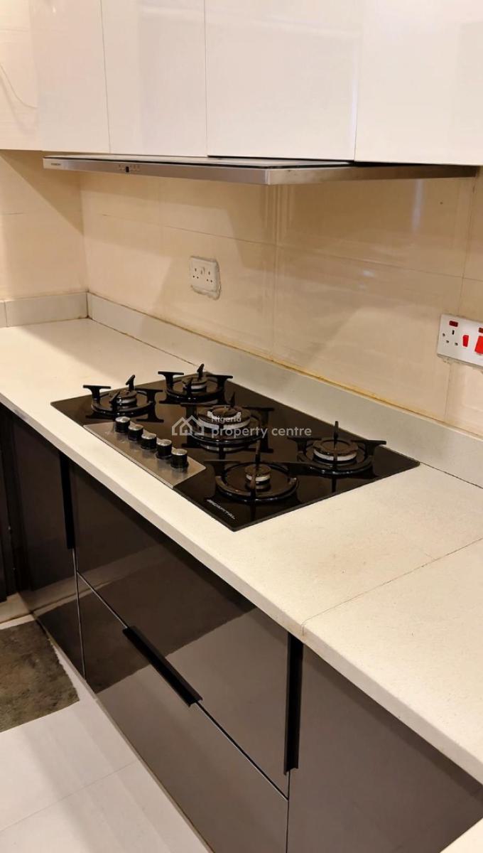 Beautiful 2 Bedrooms with Playground & Bathtub, 6, Emmanuel Folorunsho Street, Badore Road, Badore, Ajah, Lagos, Flat / Apartment Short Let