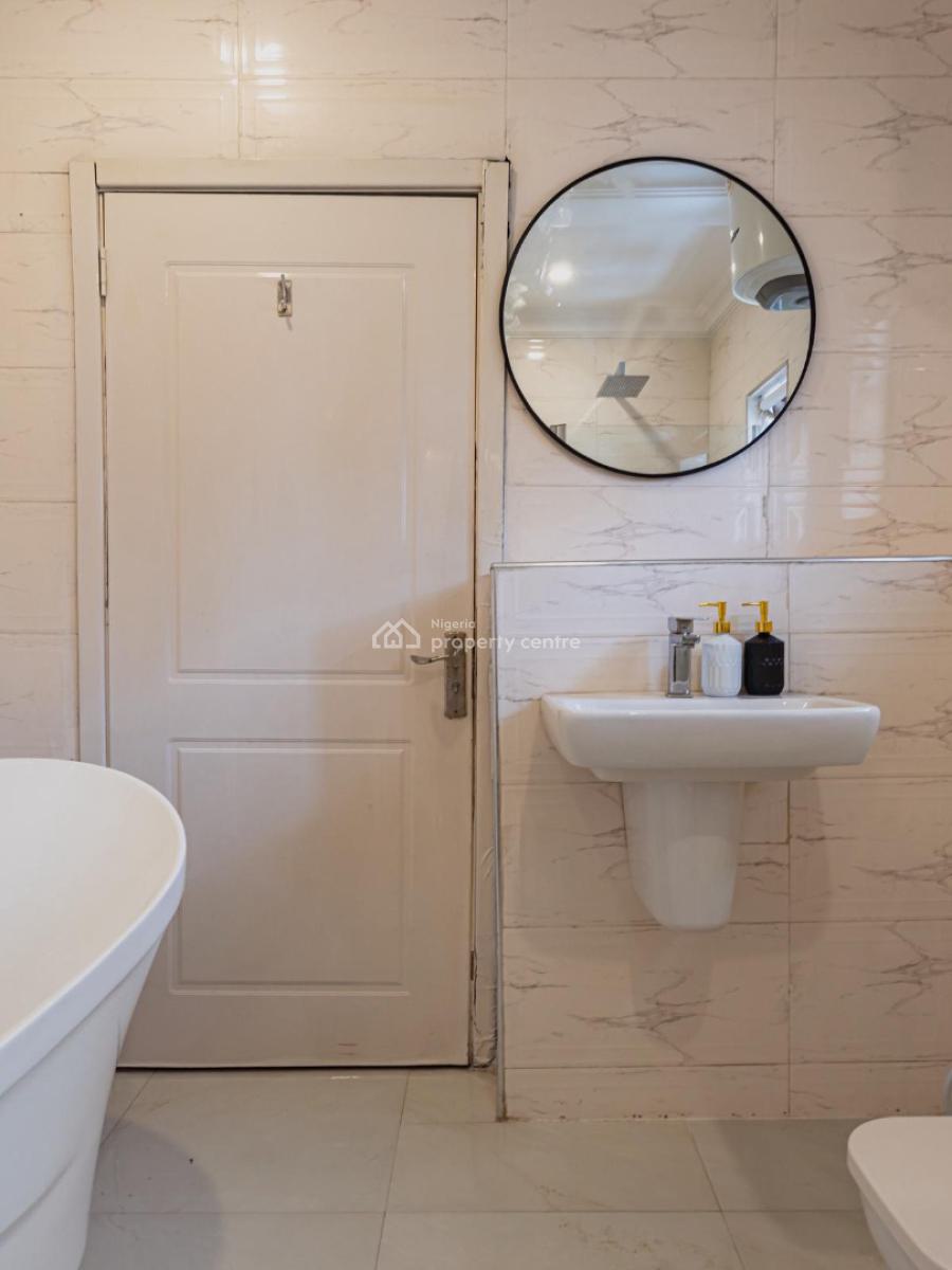 Beautiful 2 Bedrooms with Playground & Bathtub, 6, Emmanuel Folorunsho Street, Badore Road, Badore, Ajah, Lagos, Flat / Apartment Short Let