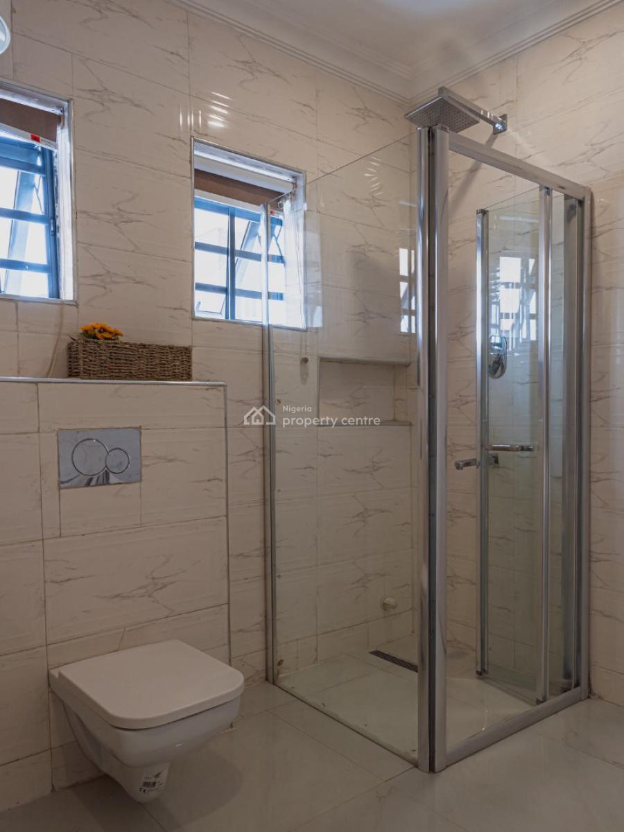 Beautiful 2 Bedrooms with Playground & Bathtub, 6, Emmanuel Folorunsho Street, Badore Road, Badore, Ajah, Lagos, Flat / Apartment Short Let