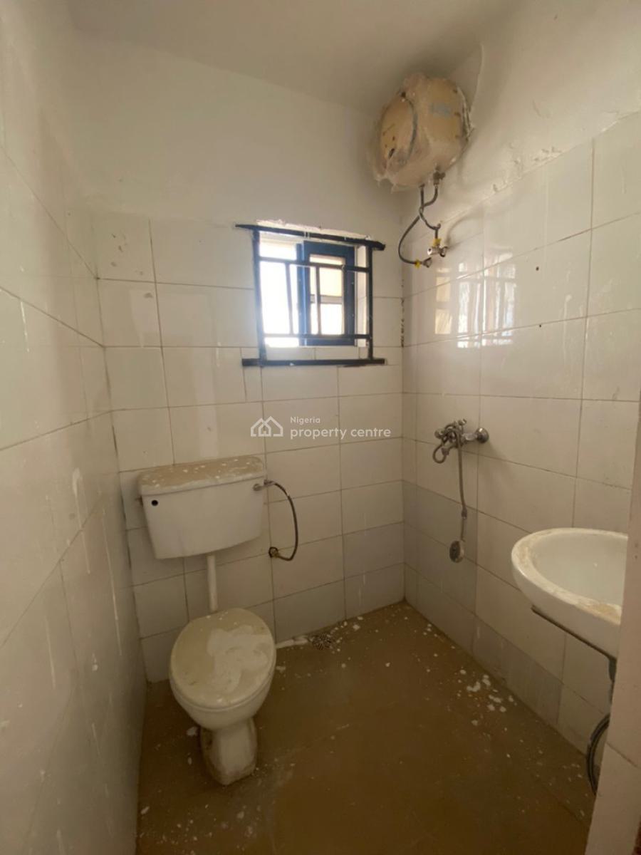 Renovated 3 Bedrooms Apartment, Off 3rd Avenue, Gwarinpa, Abuja, Flat / Apartment for Rent