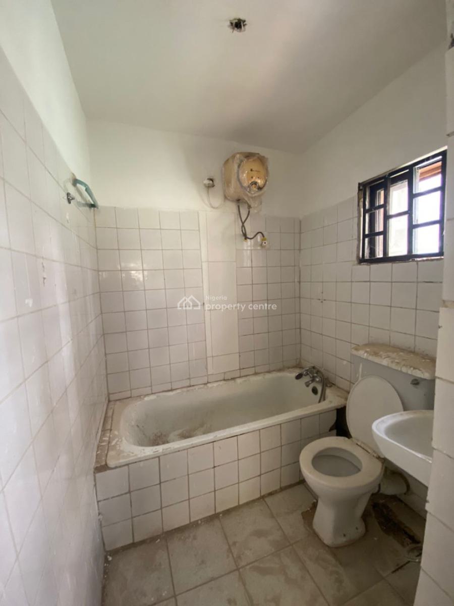 Renovated 3 Bedrooms Apartment, Off 3rd Avenue, Gwarinpa, Abuja, Flat / Apartment for Rent