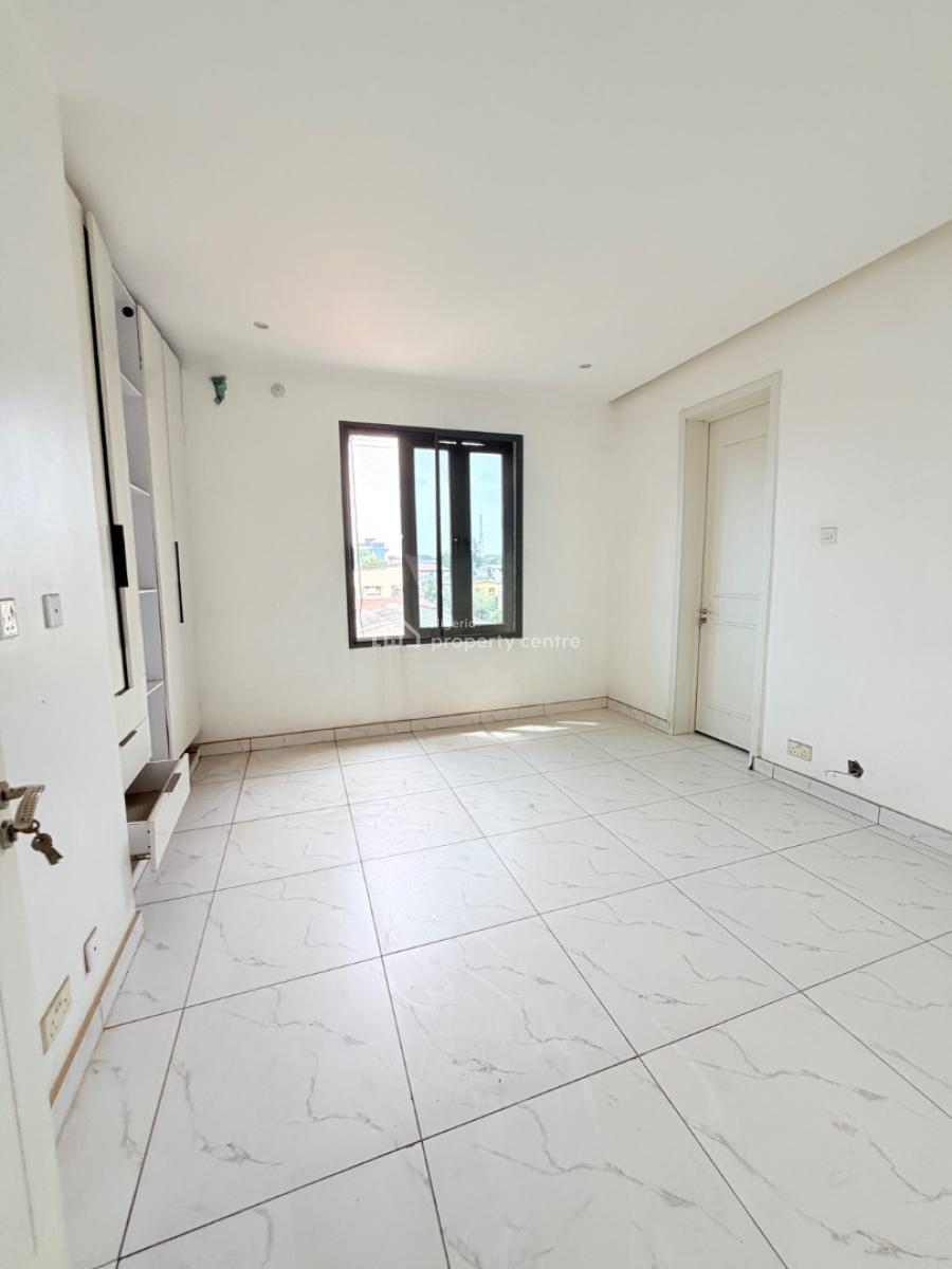 Spaciously Built 5 Bedroom Fully Detached Duplex with a Room Bq, Gra Phase 2, Magodo, Lagos, Detached Duplex for Sale