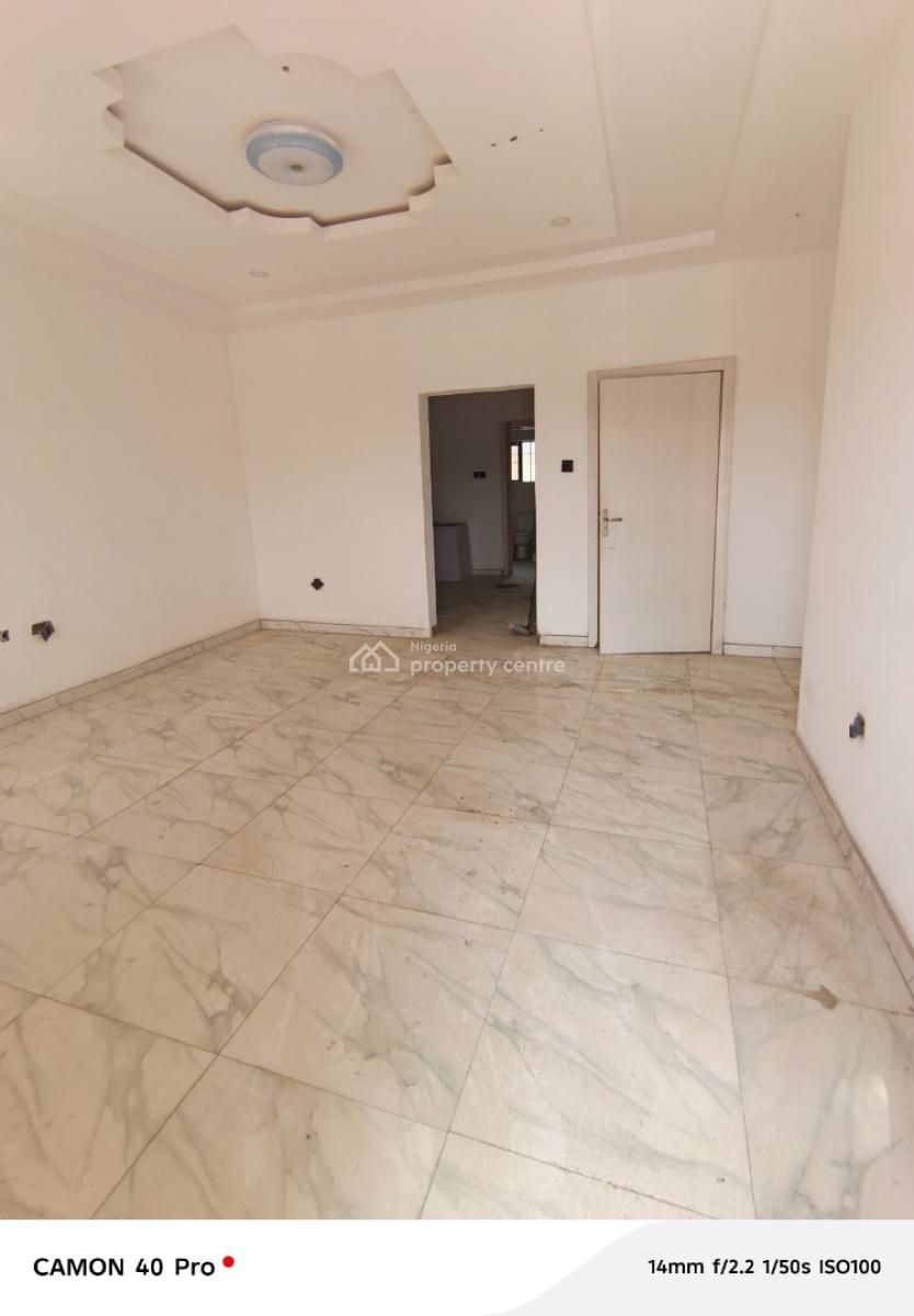 a Room Selfcon in Chisco Ikate, Kusenla Road By Chisco Bus Stop, Lekki Phase 1, Lekki, Lagos, Self Contain (single Rooms) for Rent