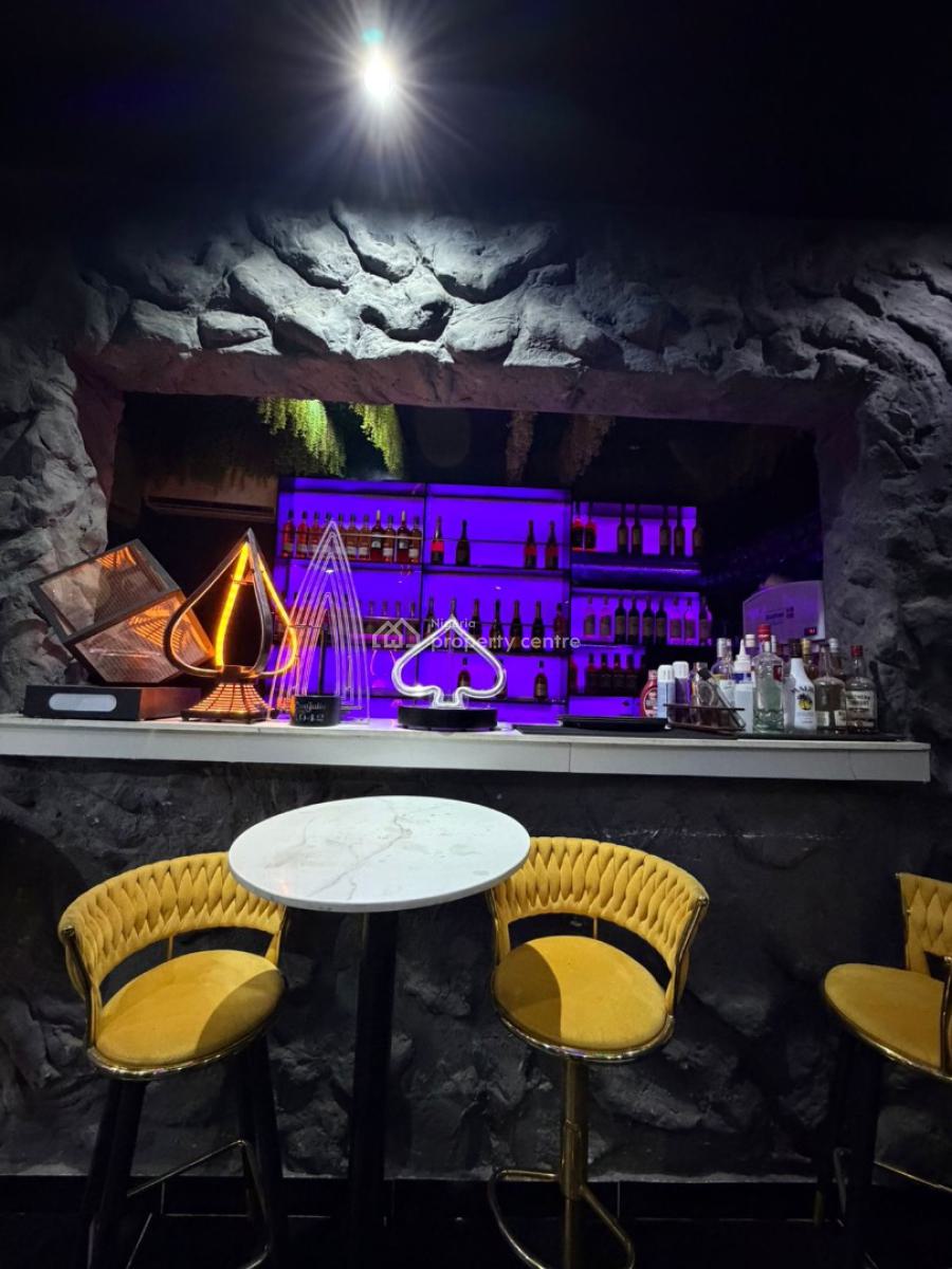 Functional Lounge, Spacious and Well-designed  Area, Magodo Phase 1, Gra Phase 1, Magodo, Lagos, Restaurant / Bar for Rent