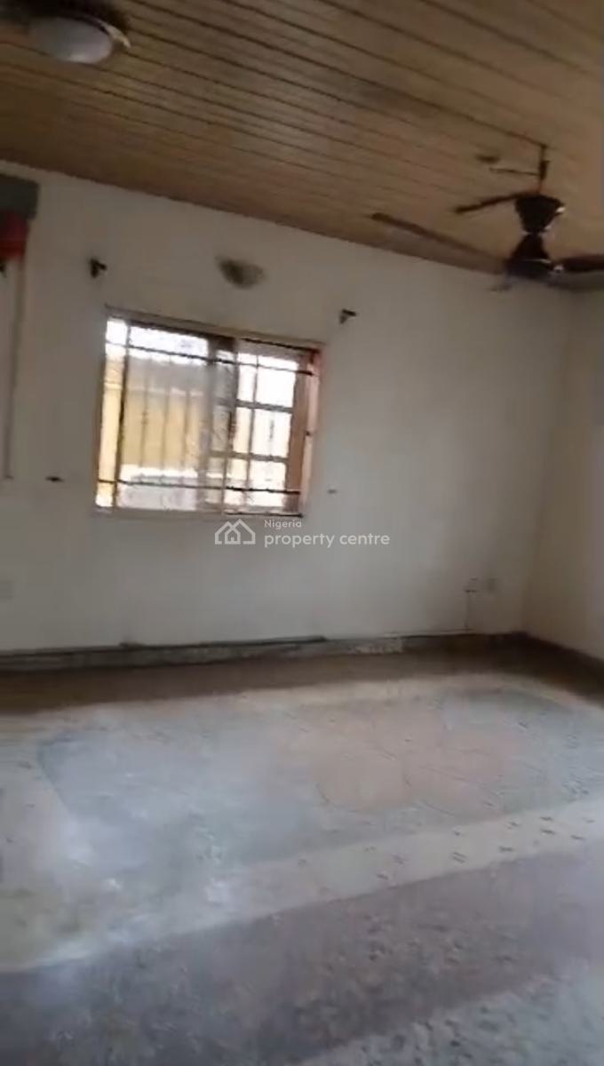 Executive 3bedroom Flat, Off Pedro. Rd, Shomolu, Lagos, Flat / Apartment for Rent