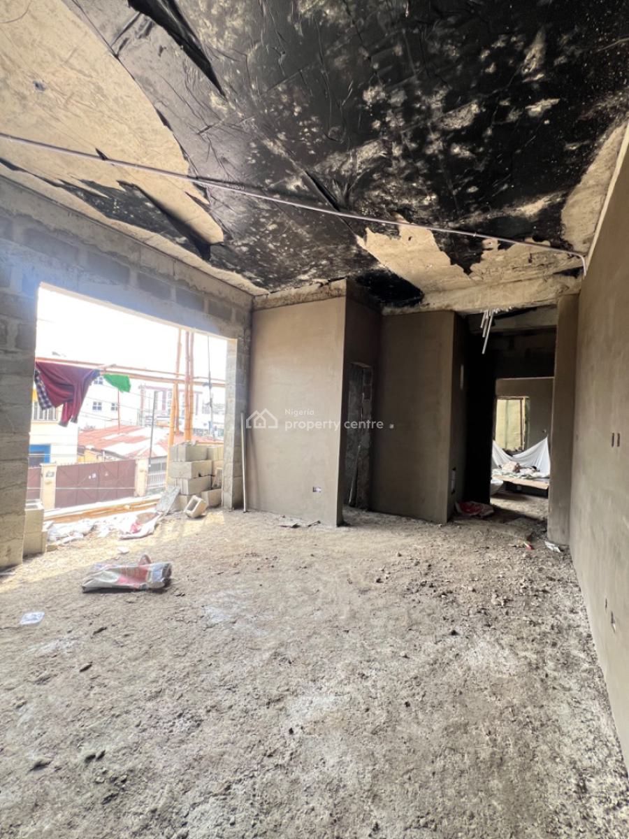 Elegant Studio Apartment with Modern Finishes and Rooftop Terrace, Yaba, Lagos, Flat / Apartment for Sale