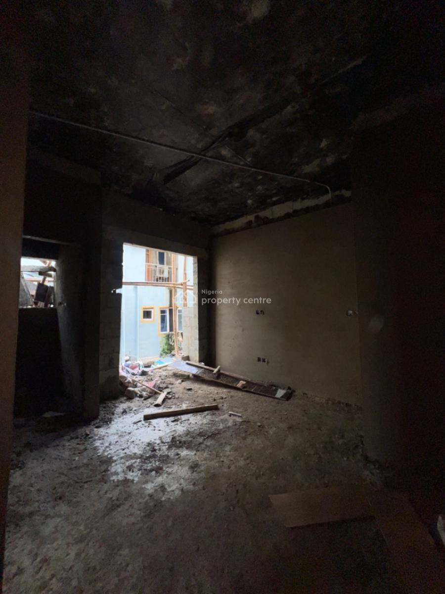 Elegant Studio Apartment with Modern Finishes and Rooftop Terrace, Yaba, Lagos, Flat / Apartment for Sale