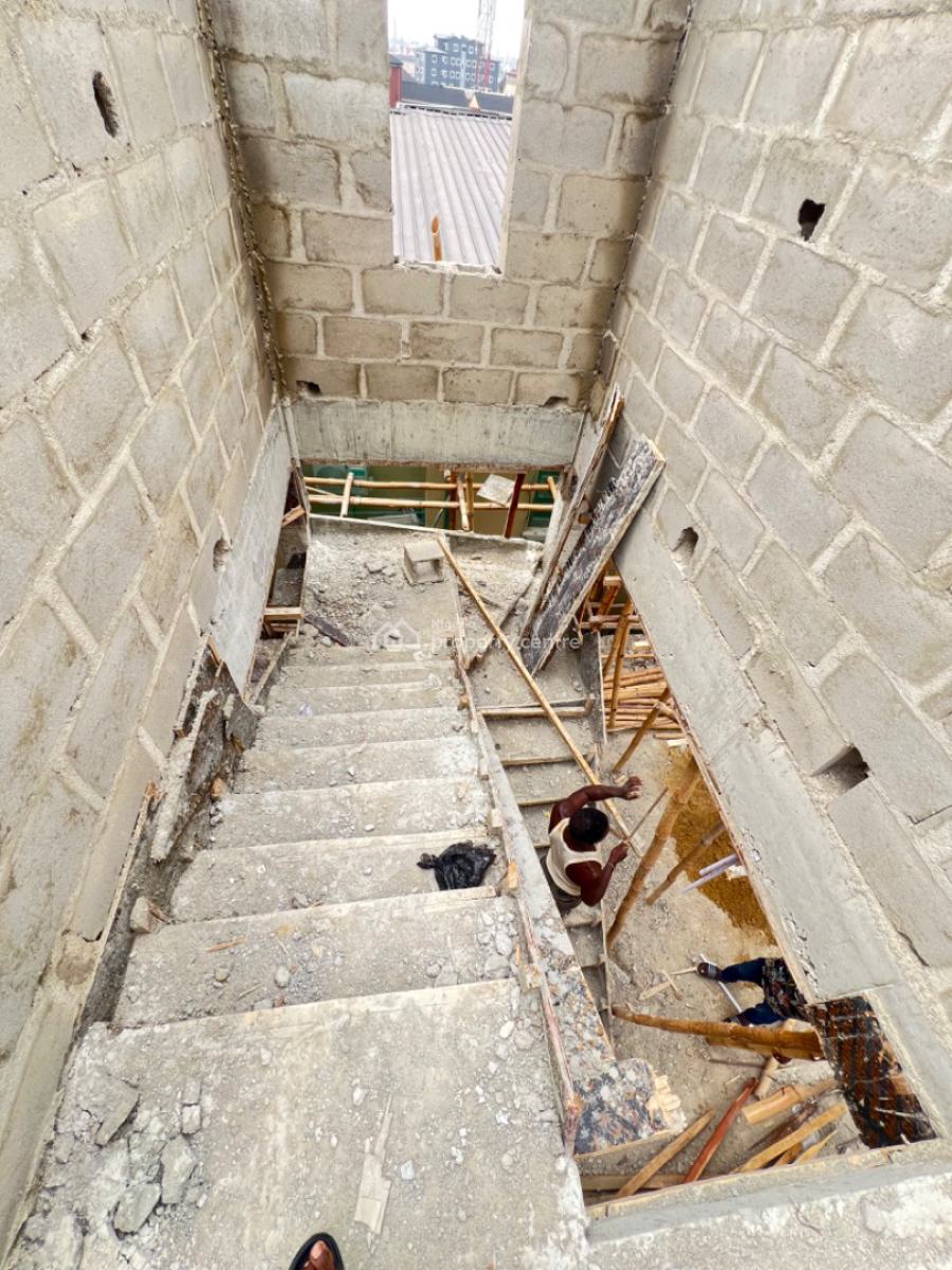 Elegant Studio Apartment with Modern Finishes and Rooftop Terrace, Yaba, Lagos, Flat / Apartment for Sale