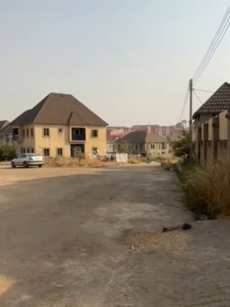 Distress 5 Bedrooms Fully Detached Duplex with Bq in an Estate, Mbora (nbora), Abuja, Detached Duplex for Sale