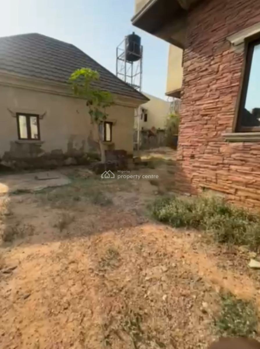 Distress 5 Bedrooms Fully Detached Duplex with Bq in an Estate, Mbora (nbora), Abuja, Detached Duplex for Sale
