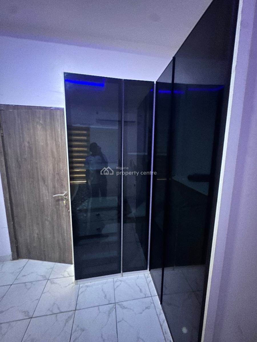 Luxury 2 Bedroom Apartment Upstairs, Close 1, Whitesand Beach Estate, Ologolo, Lekki, Lagos, Flat / Apartment Short Let