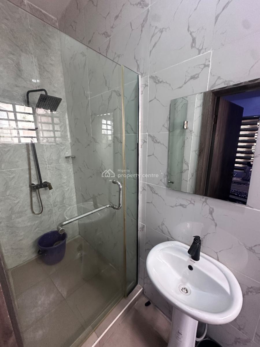 Luxury 2 Bedroom Apartment Upstairs, Close 1, Whitesand Beach Estate, Ologolo, Lekki, Lagos, Flat / Apartment Short Let