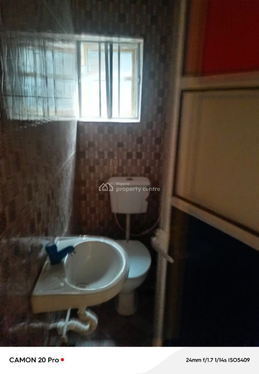 2 Bedroom Flat with 3 Toilets, Okwu Uratta, Owerri Municipal, Imo, Flat / Apartment for Rent