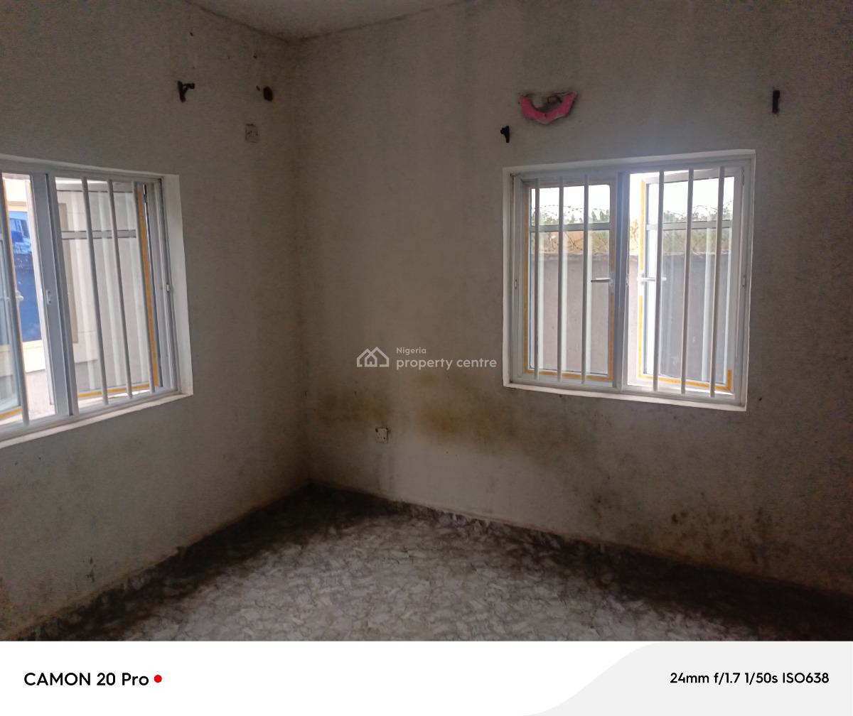 2 Bedroom Flat with 3 Toilets, Okwu Uratta, Owerri Municipal, Imo, Flat / Apartment for Rent
