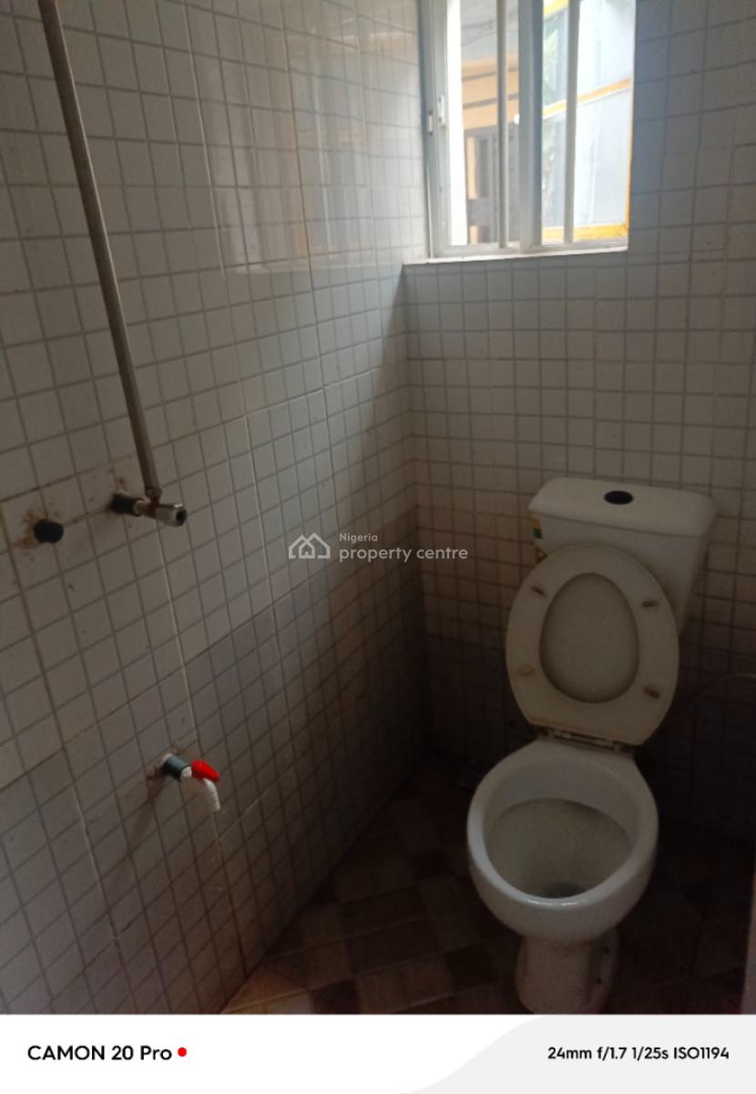 2 Bedroom Flat with 3 Toilets, Okwu Uratta, Owerri Municipal, Imo, Flat / Apartment for Rent