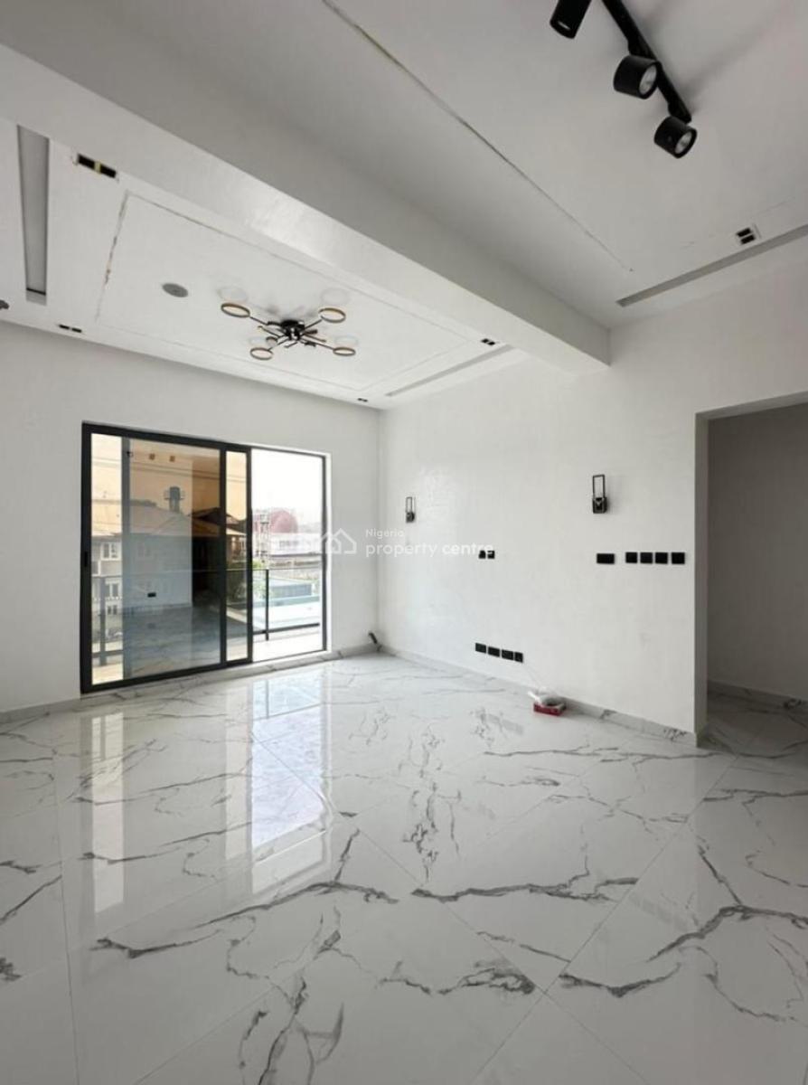 Lovely 3 Bedroom Apartment with Pool, Lekki Phase 1, Lekki, Lagos, Flat / Apartment for Sale