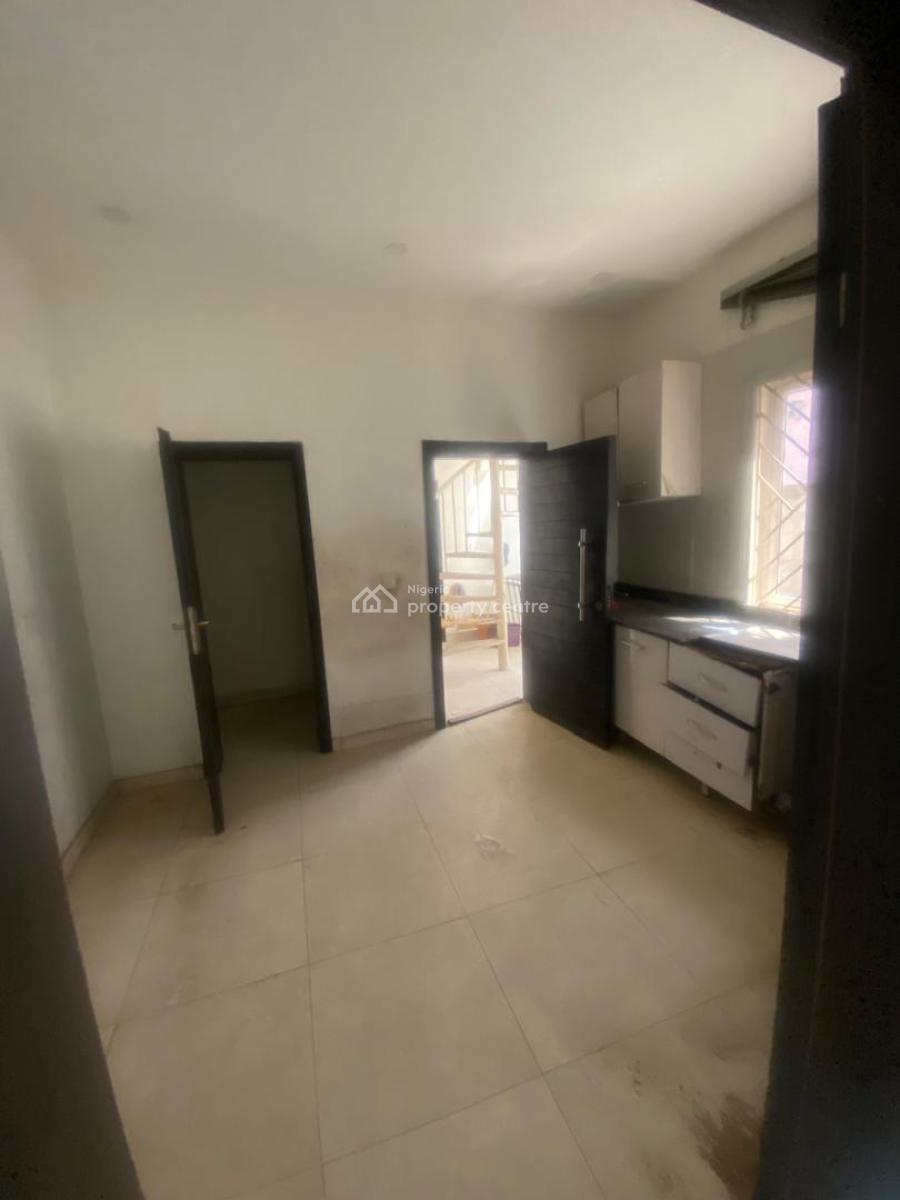 Specious 3 Bedroom Flat, Lekki Phase 1, Lekki, Lagos, Flat / Apartment for Rent