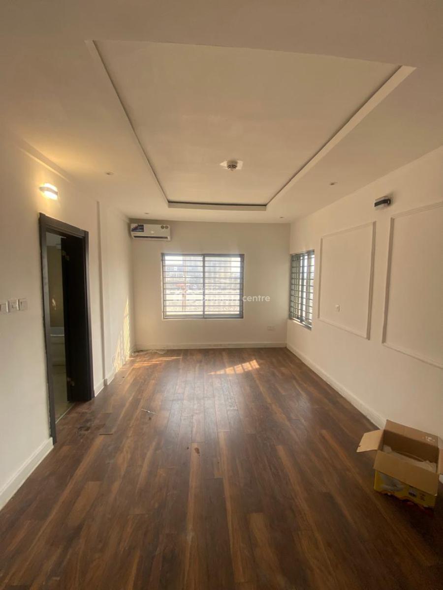 Specious Serviced 3 Bedroom Flat with Bq, Lekki Phase 1, Lekki, Lagos, Flat / Apartment for Rent