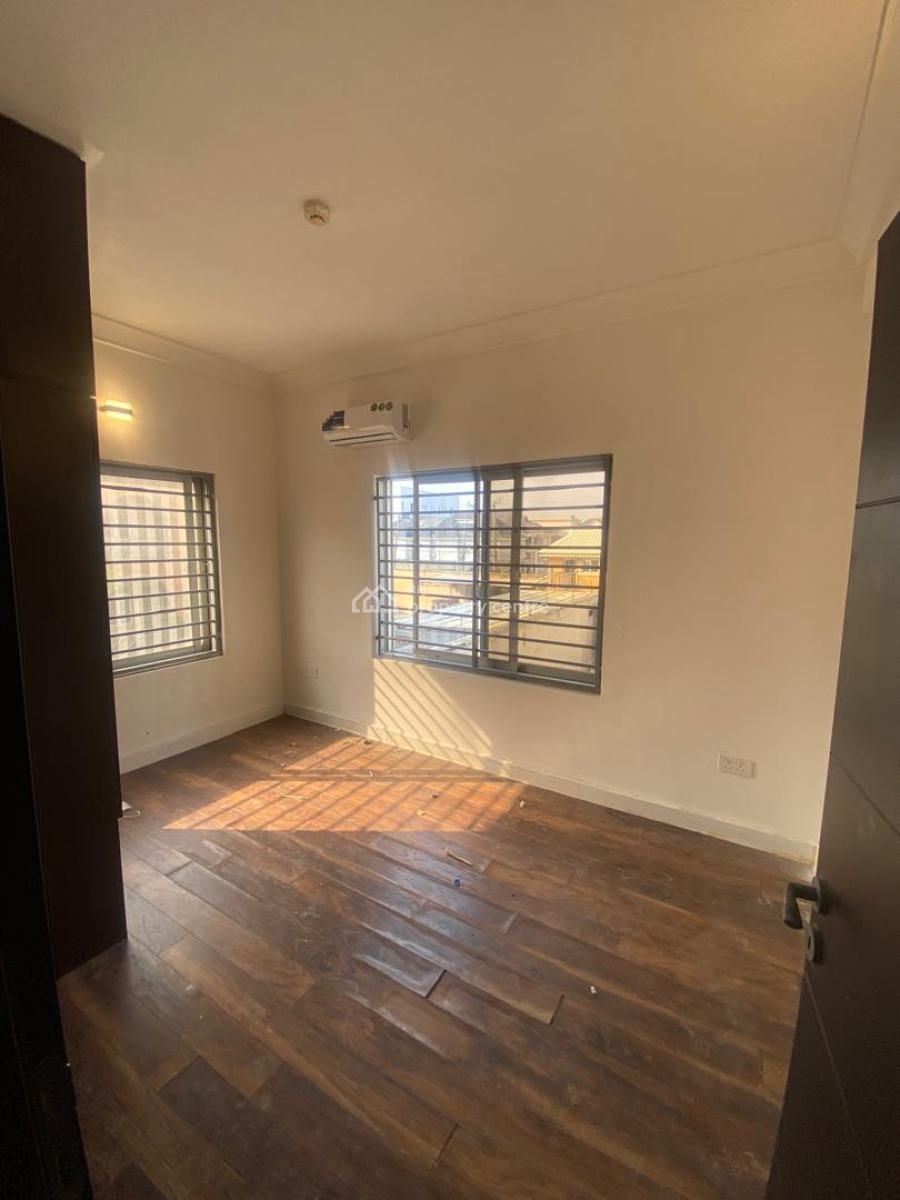 Specious Serviced 3 Bedroom Flat with Bq, Lekki Phase 1, Lekki, Lagos, Flat / Apartment for Rent